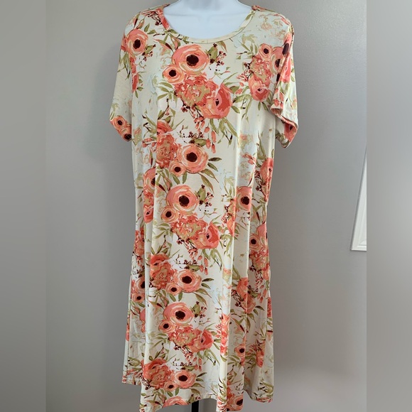 LuLaRoe Dresses & Skirts - LuLaRoe Floral Short-Sleeve Swing Dress in Coral on Cream